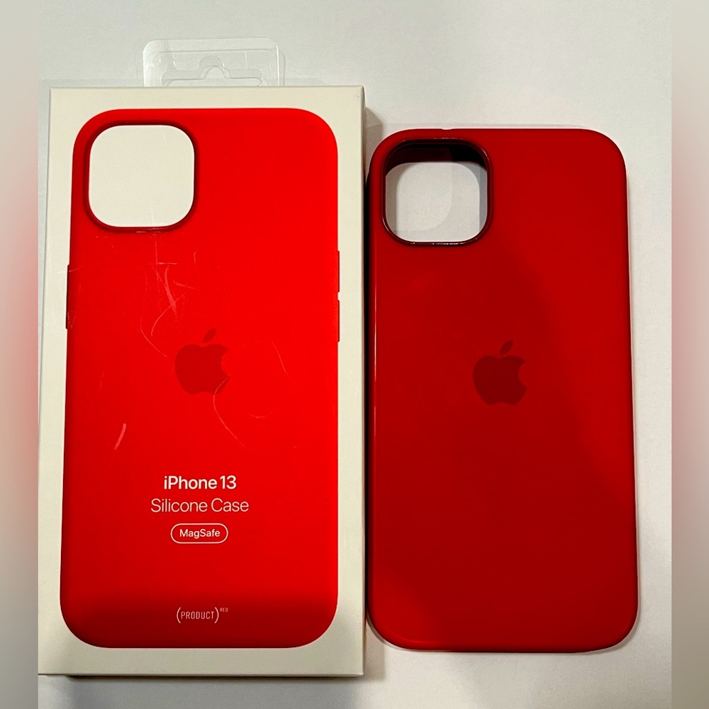 iPhone 13 silicone Case. (REAL!) Many defects. Beware. But good price!